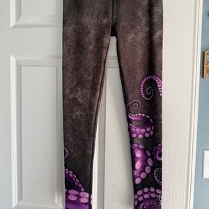 Small - Sea Fear Black Octo Performance Leggings